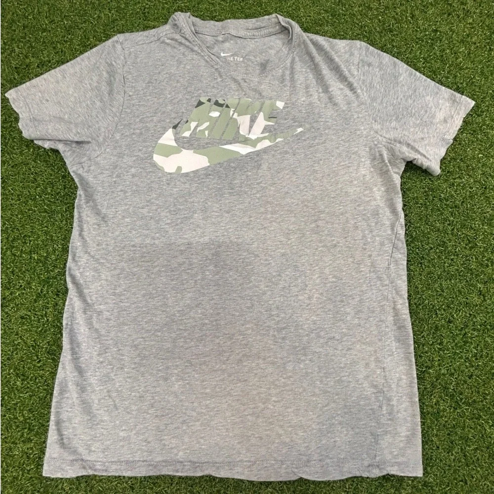 Nike Mens Graphic Tee Gray Camo Logo Short Sleeve Crewneck T-Shirt Size Small